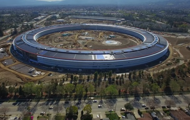 Новий суперсучасний офіс Apple зняли на відео