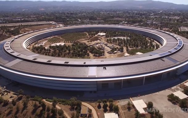 Майже завершений кампус Apple зняли з дрона