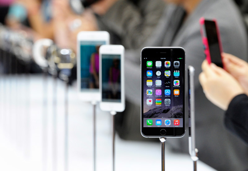 Apple через три місяці після початку продажу, як і раніше, не справляється з попитом на iPhone 6