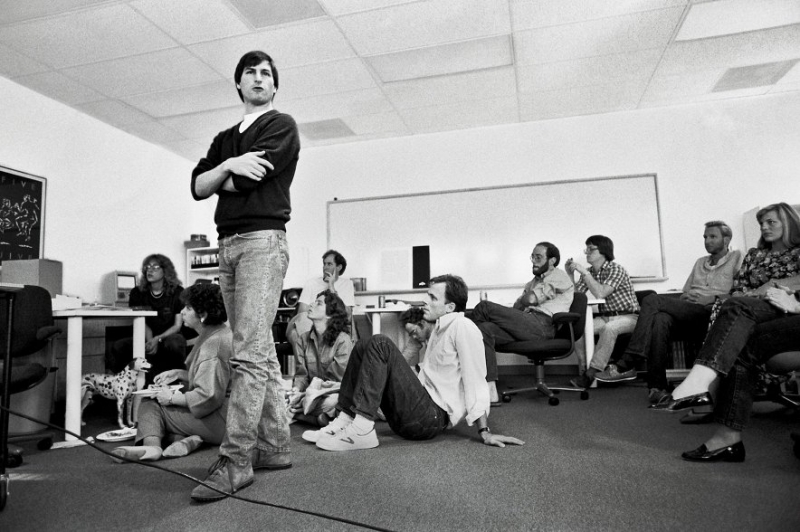Закулісне життя в компаніях Стіва Джобса: опубліковано рідкісні фото засновника Apple