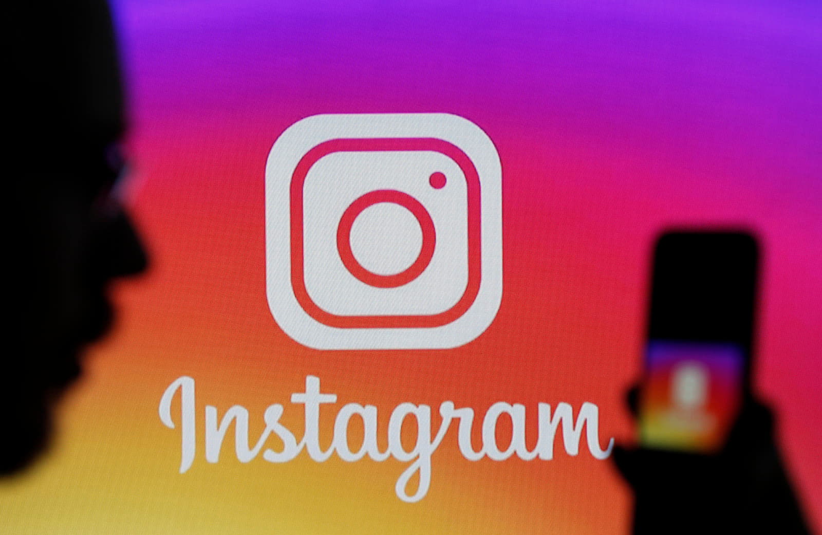 Instagram спалився на зберіганні віддалених повідомлень і фотографій