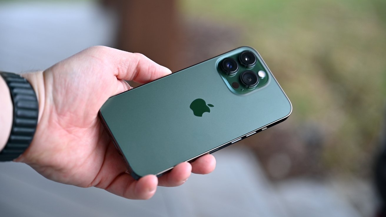 Нові версії iPhone 13 та iPhone 13 Pro у кольорах Green та Alpine Green