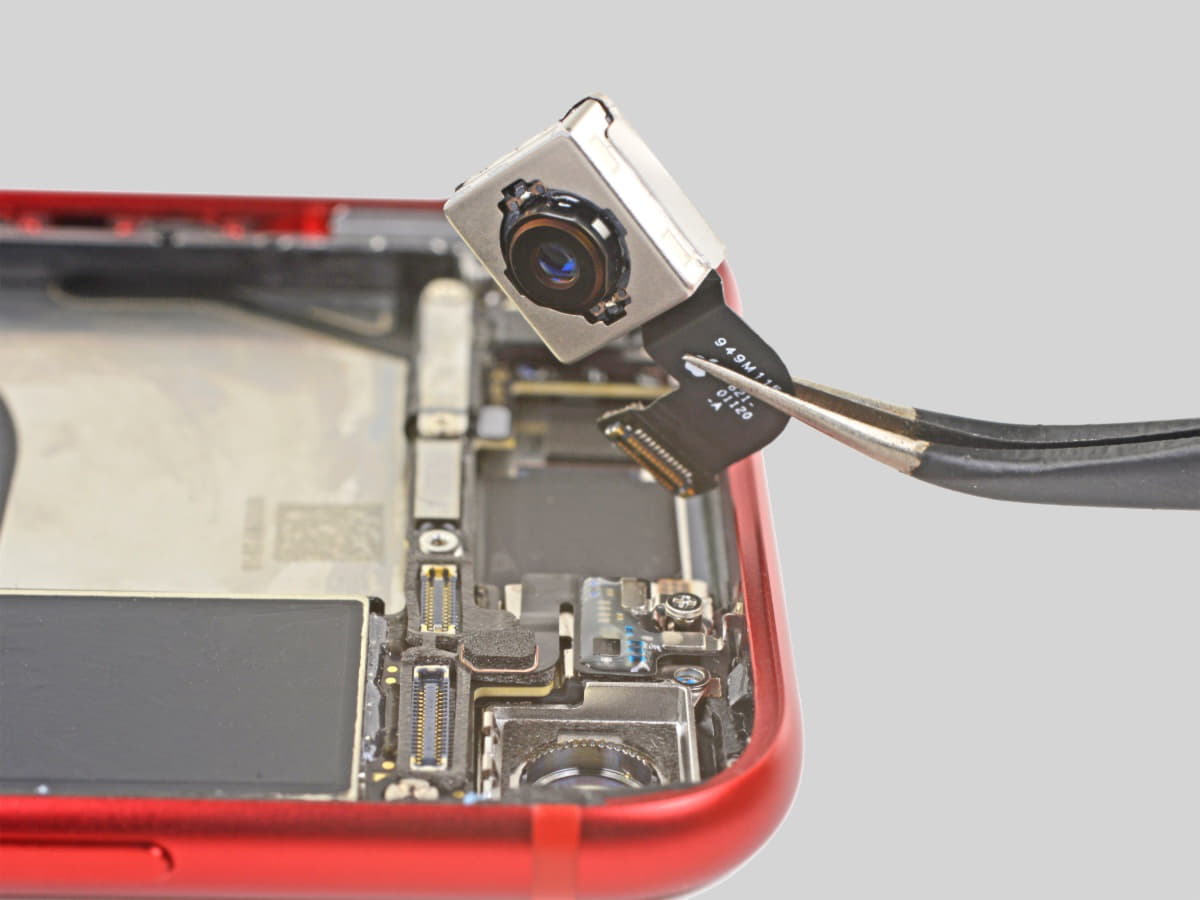 iFixit розібрали новий iPhone SE 2 і здивувалися камері