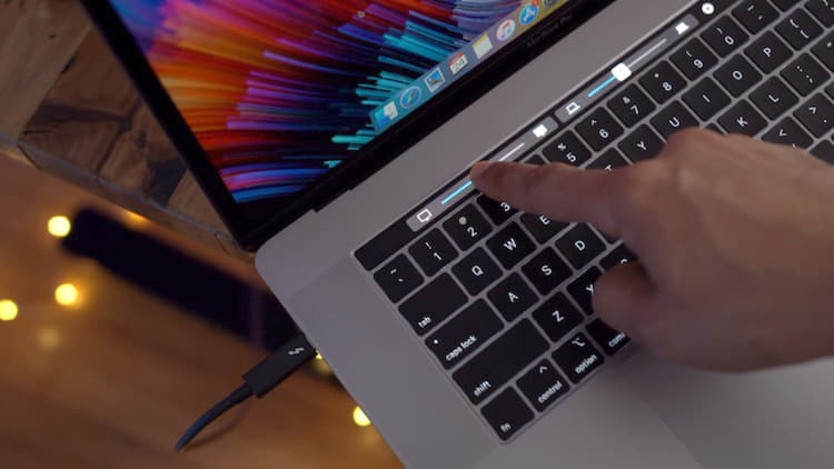 Apple навчить Touch Bar в MacBook Pro розрізняти силу дотику - навіщо?
