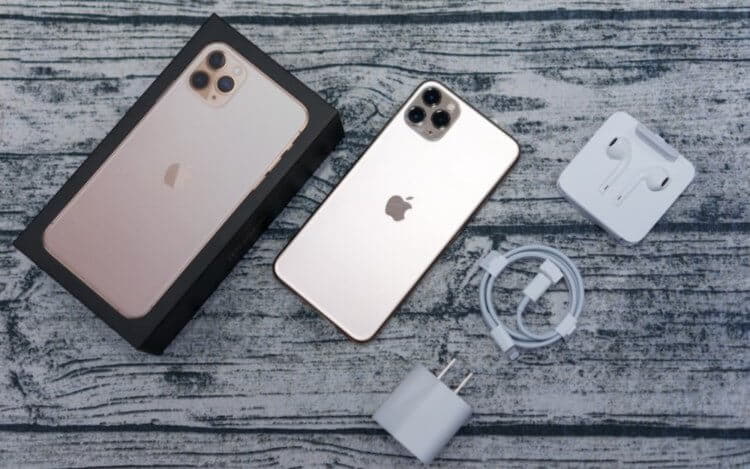 Фотографії першого в світі розпакування iPhone 11 Pro Max