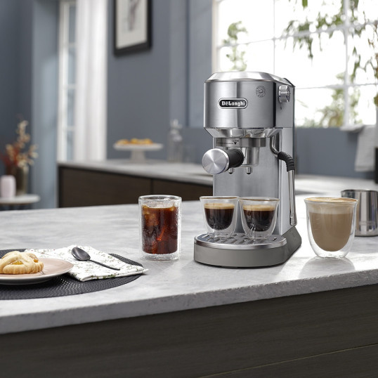 Кофеварка рожковая Delonghi EC890.M (UA)