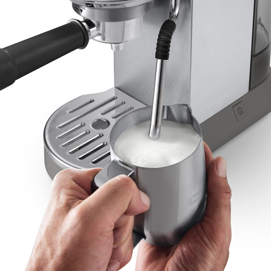 Кофеварка рожковая DeLonghi EC890.M (UA)